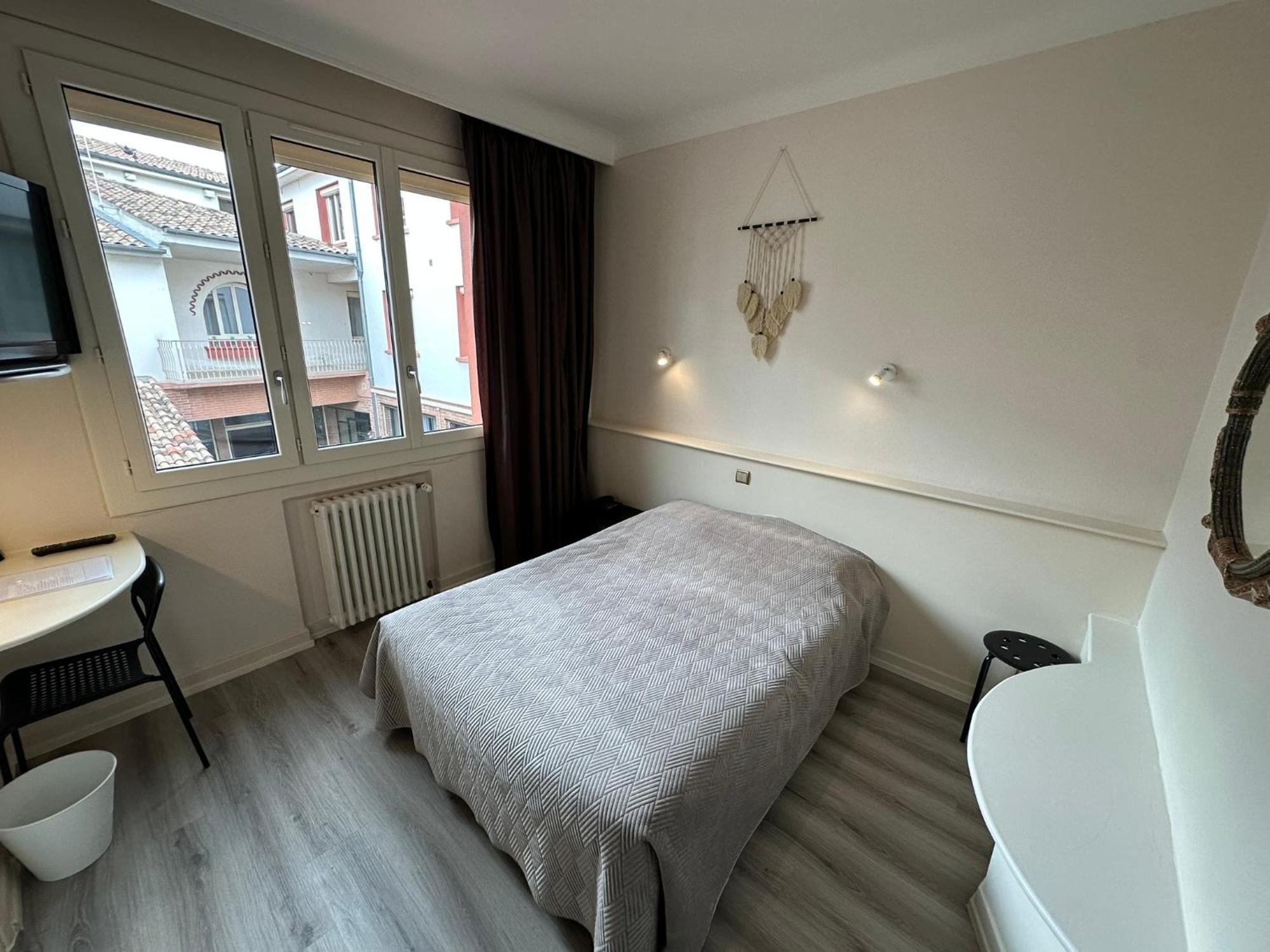 Hotel Chiffre Albi Zimmer foto